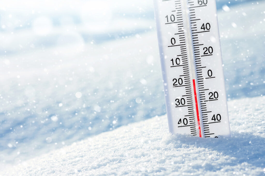 a thermometer in snow representing what temperature should frozen food be delivered at uk