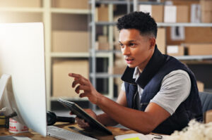 a transport manager on-site who has mastered what is supply chain management